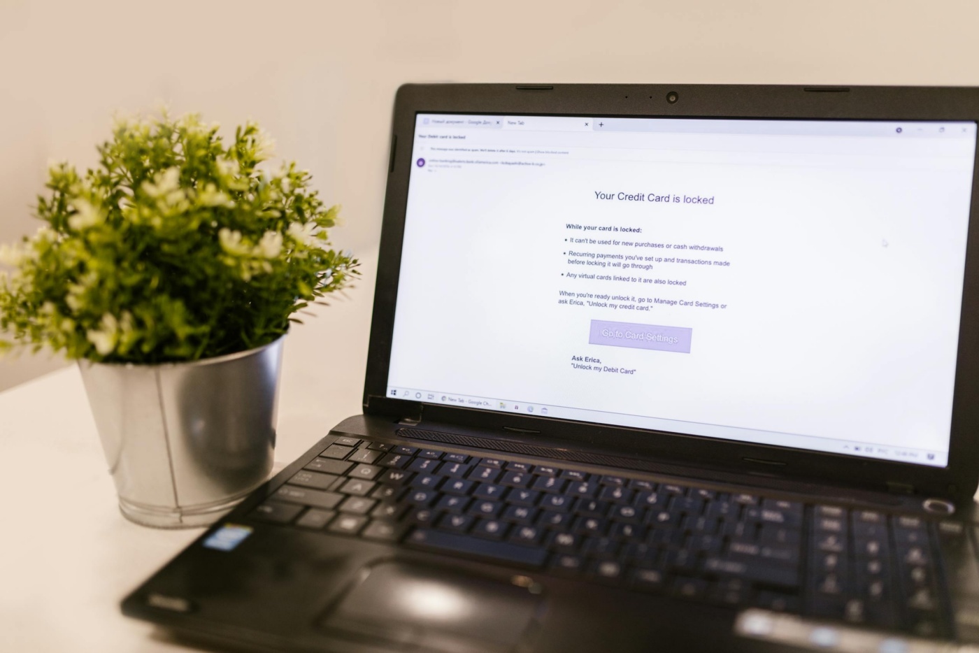 Laptop με προειδοποίηση ασφαλείας email