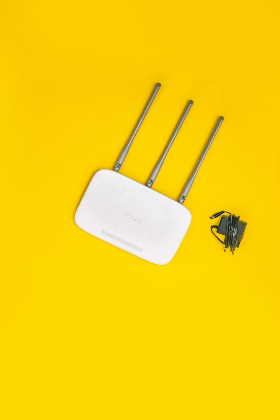 Router Wi-Fi σε γραφείο σπιτιού